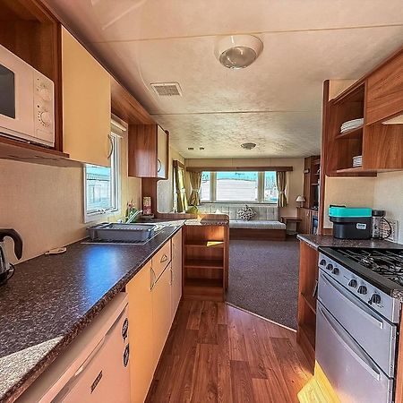 Homely Caravan At Manor Park, Nearby Hunstanton Beach In Norfolk Ref 23039T Exteriör bild